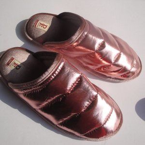 Dear Foams Slippers Size XL Super cute shiny satiny look